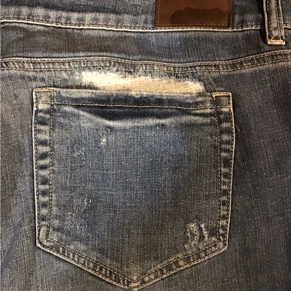 Women’s size 22 Maurices distressed denim jeans with stretch - Picture 10 of 12